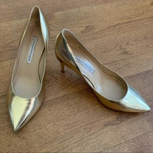 Diane Von Furstenburg Gold Metallic Pumps - Size 7